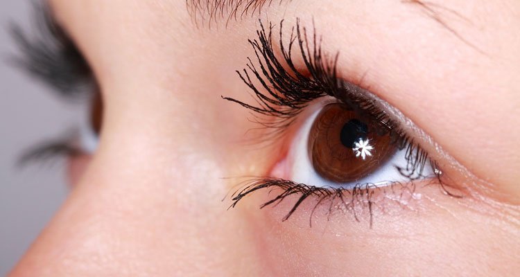 Castor Oil Side Effects on Eyelashes 