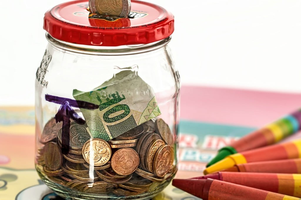 10 Effective Ways to Save Money on a Tight Budget - Fastnewsfeed
