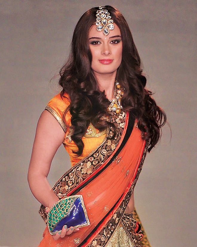 5 Easy Hairstyle On Saree For Round Face- Fastnewsfeed 5 Easy Hairstyle On Saree For Round Face- Fastnewsfeed