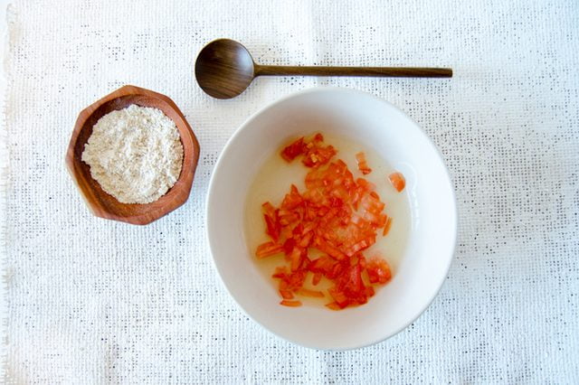 Oats And Tomato Scrub Paste