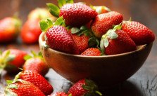 strawberry benefits for hair