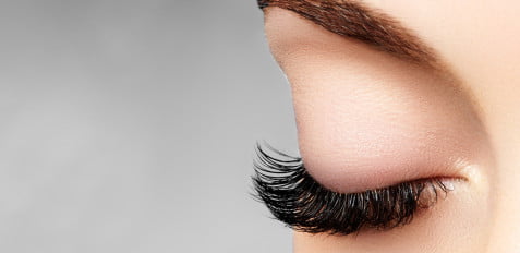 grow eyelashes with vaseline