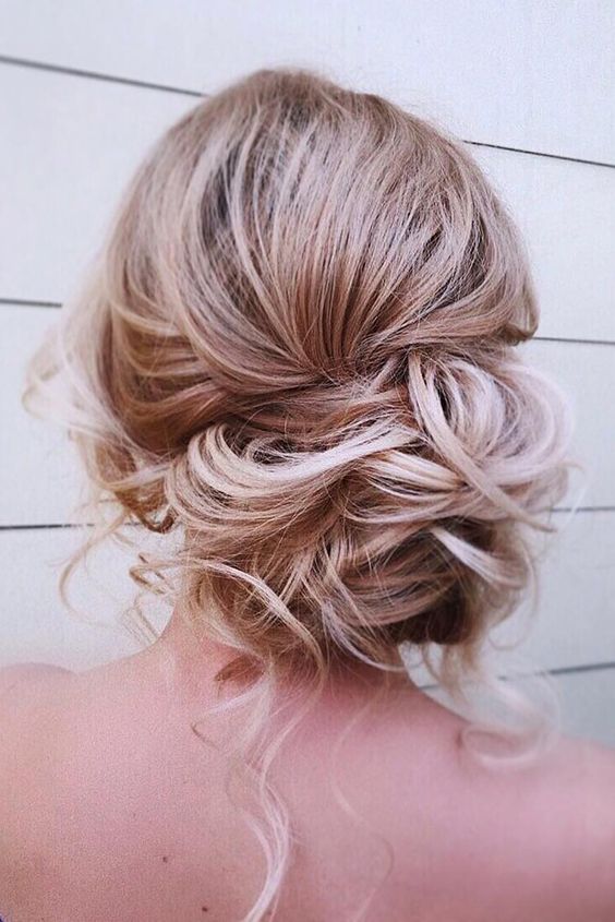 4 Easy And Elegant Hairstyle For Gown To Look Beautiful - Fastnewsfeed 4 Easy And Elegant Hairstyle For Gown To Look Beautiful - Fastnewsfeed