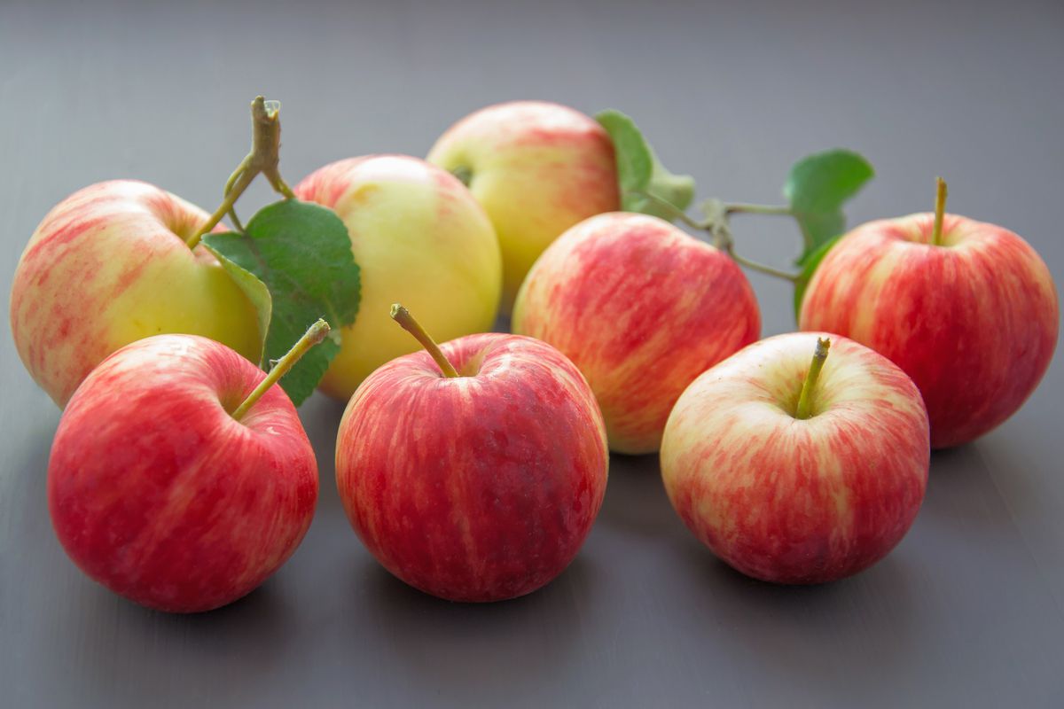 benefits of apple for skin