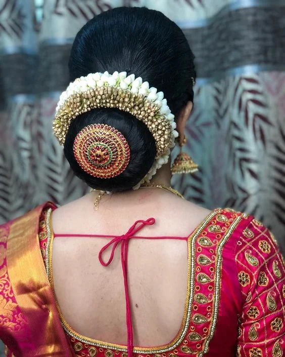 Priya Bapat's Marathi Style Traditional Elegance in Yellow Paithani..