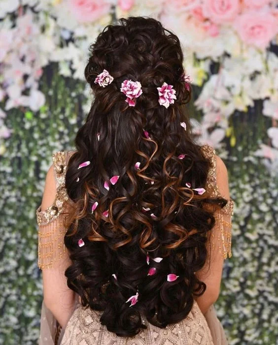 marathi bridal hairstyles very stylish hair setting marathi bridal hairstyles wedding ceremonies marathi bridal attire normal floral clip marathi bridal marathi bridal open hairstyle open hairstyle open hairstyle