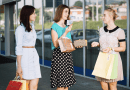 5 styles of combinations that women wear with skirts