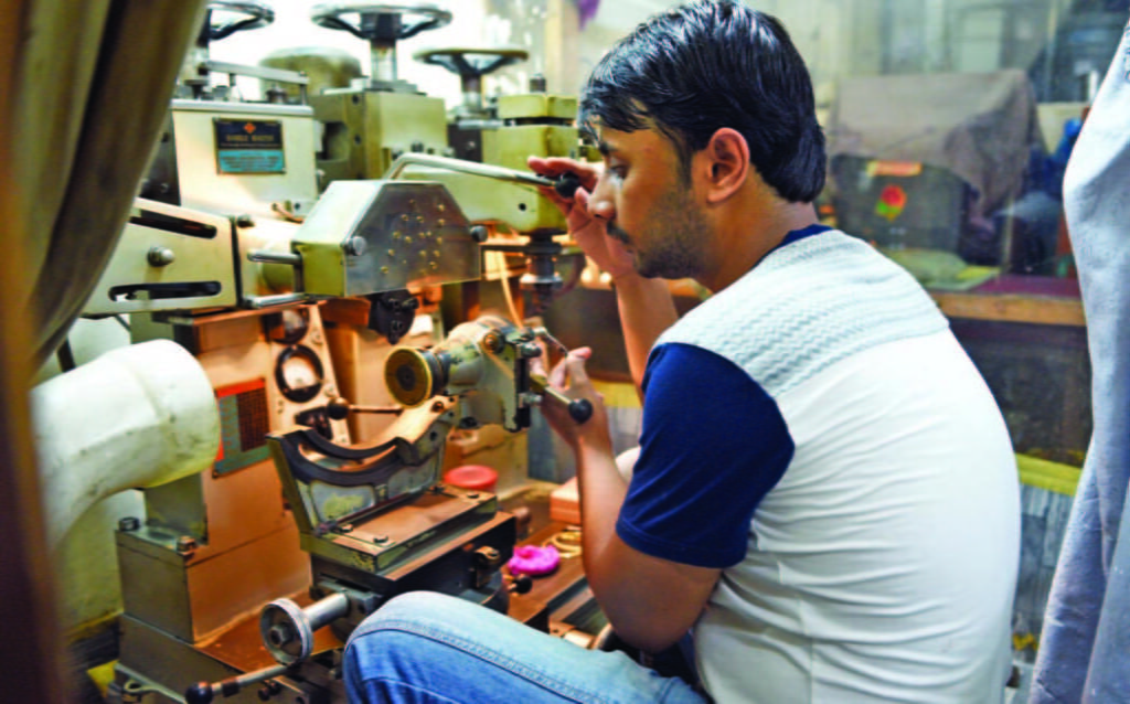 Crafting Conscience: Traditional Techniques in Sustainable Gold Jewellery Making