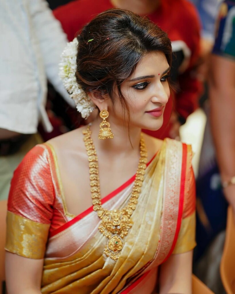 The Classic Gajra Low Bun